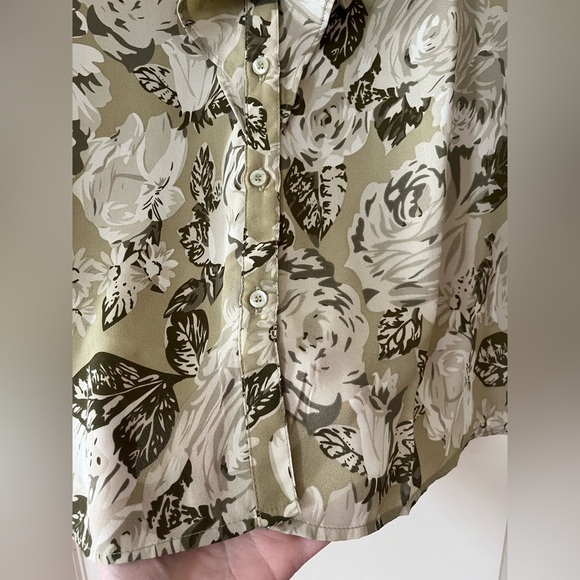 T Tahari Floral Ruffle Blouse - Olive and White Women’s Size Medium - Picture 11 of 16